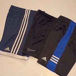 BOYS ADIDAS & NIKE SHORT LOT SZ M